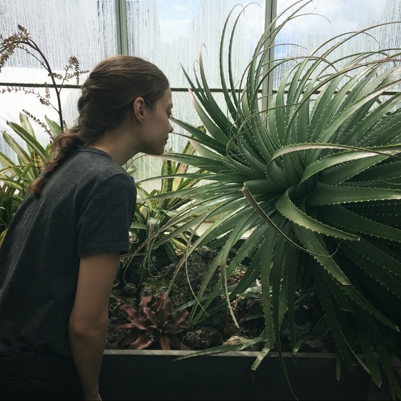 Hi, I’m Jennifer. 🌿🖤 - Picture 2 of 4